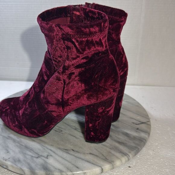 pre-owned Lane Bryant Crushed Velvet Bootie size 9 - Picture 3 of 8